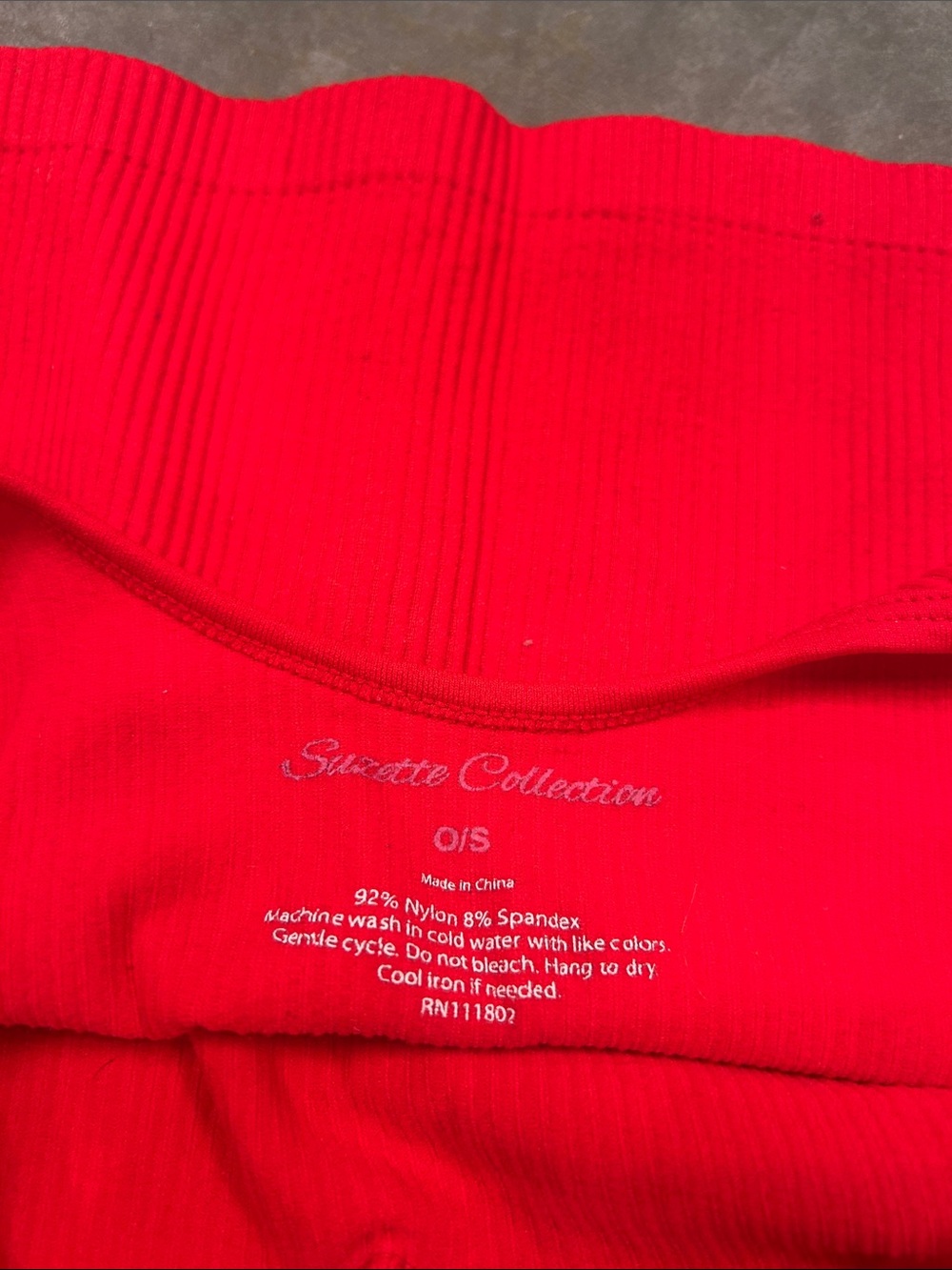 Suzette Collection seamless ribbed crop top tank - Red - Picture 3 of 3